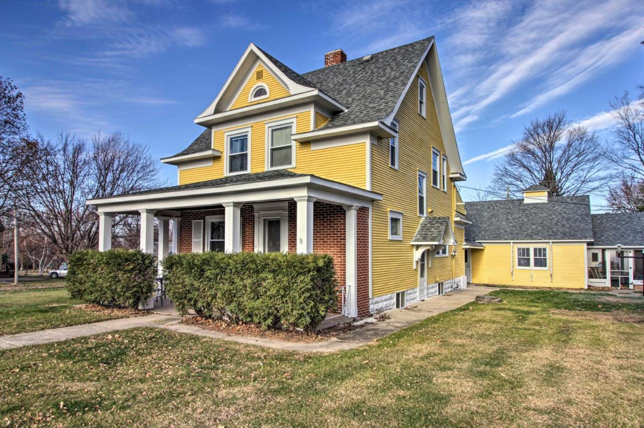 Cozy Appleton Getaway With Screened-In Porch And Yard! Exterior photo