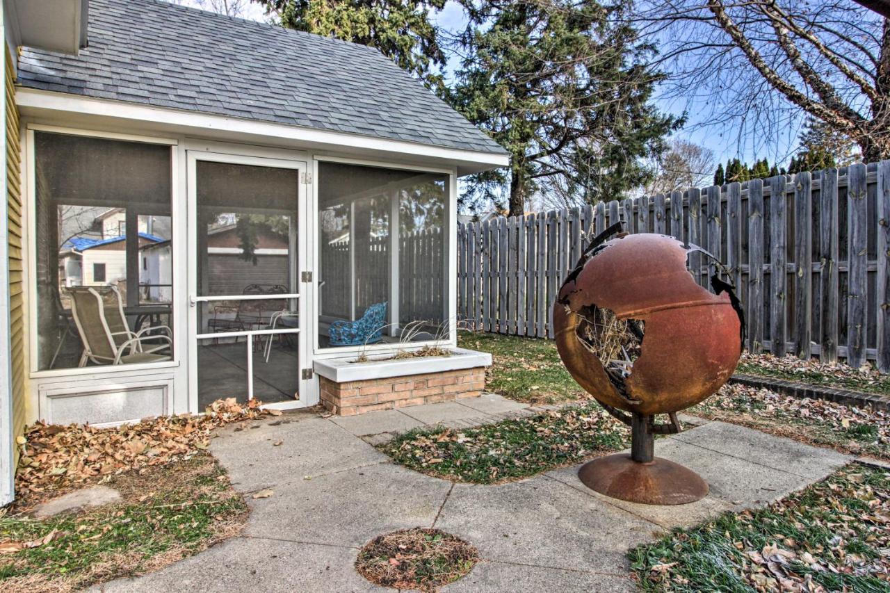 Cozy Appleton Getaway With Screened-In Porch And Yard! Exterior photo